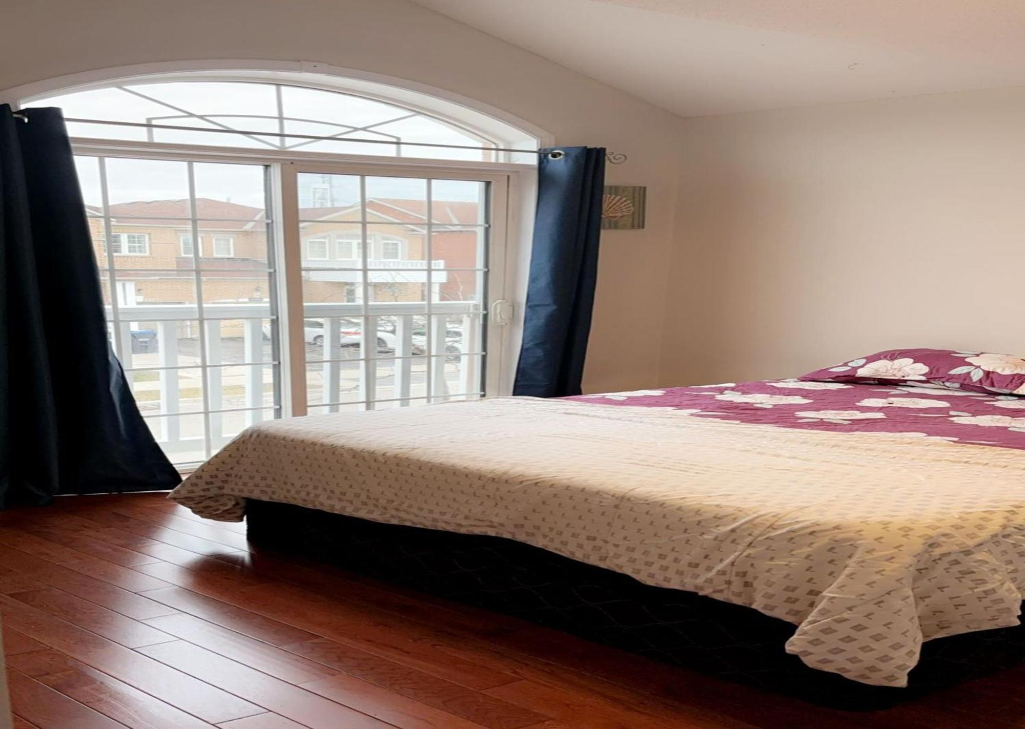 Bright Queen Room Close To Sheridan College And Airport Brampton Exterior foto