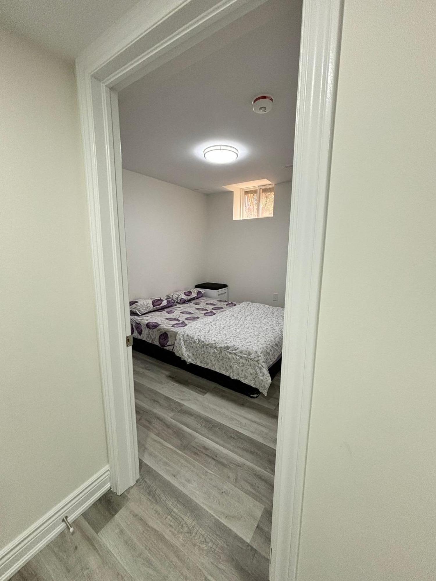 Bright Queen Room Close To Sheridan College And Airport Brampton Exterior foto