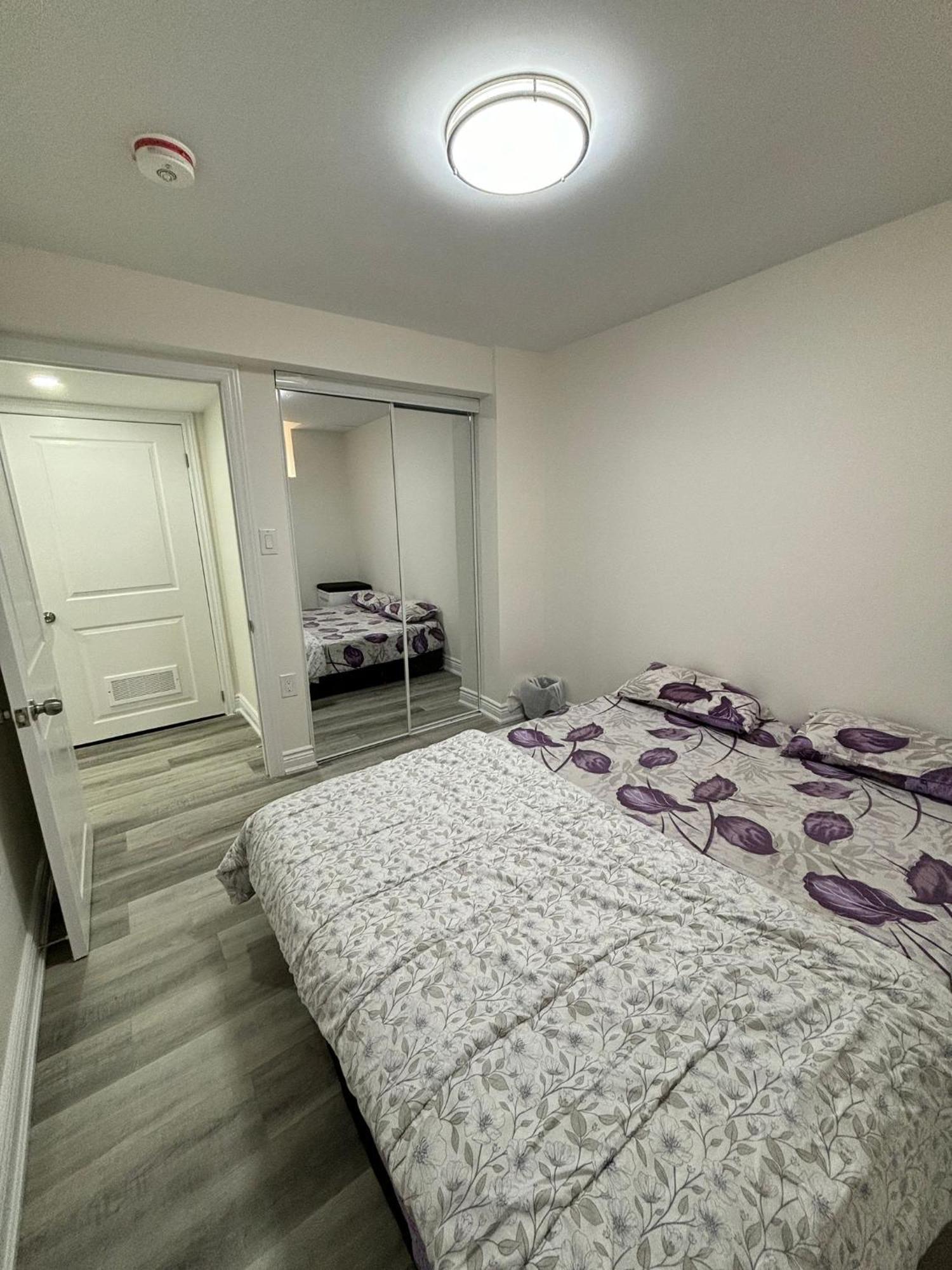 Bright Queen Room Close To Sheridan College And Airport Brampton Exterior foto