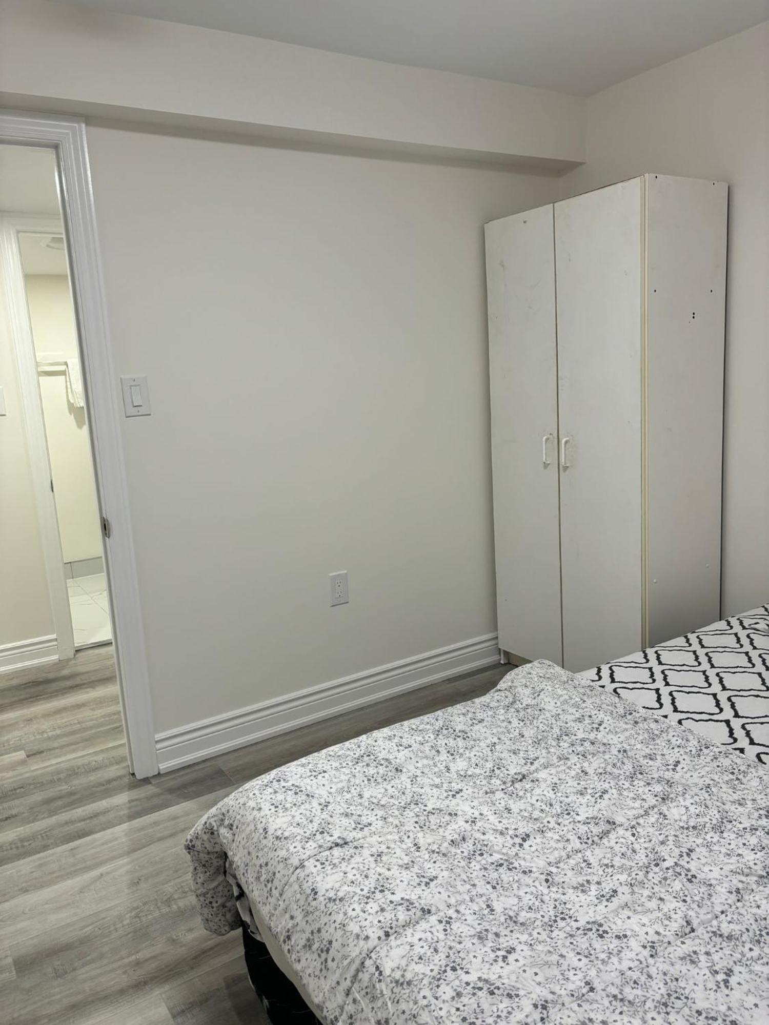 Bright Queen Room Close To Sheridan College And Airport Brampton Exterior foto