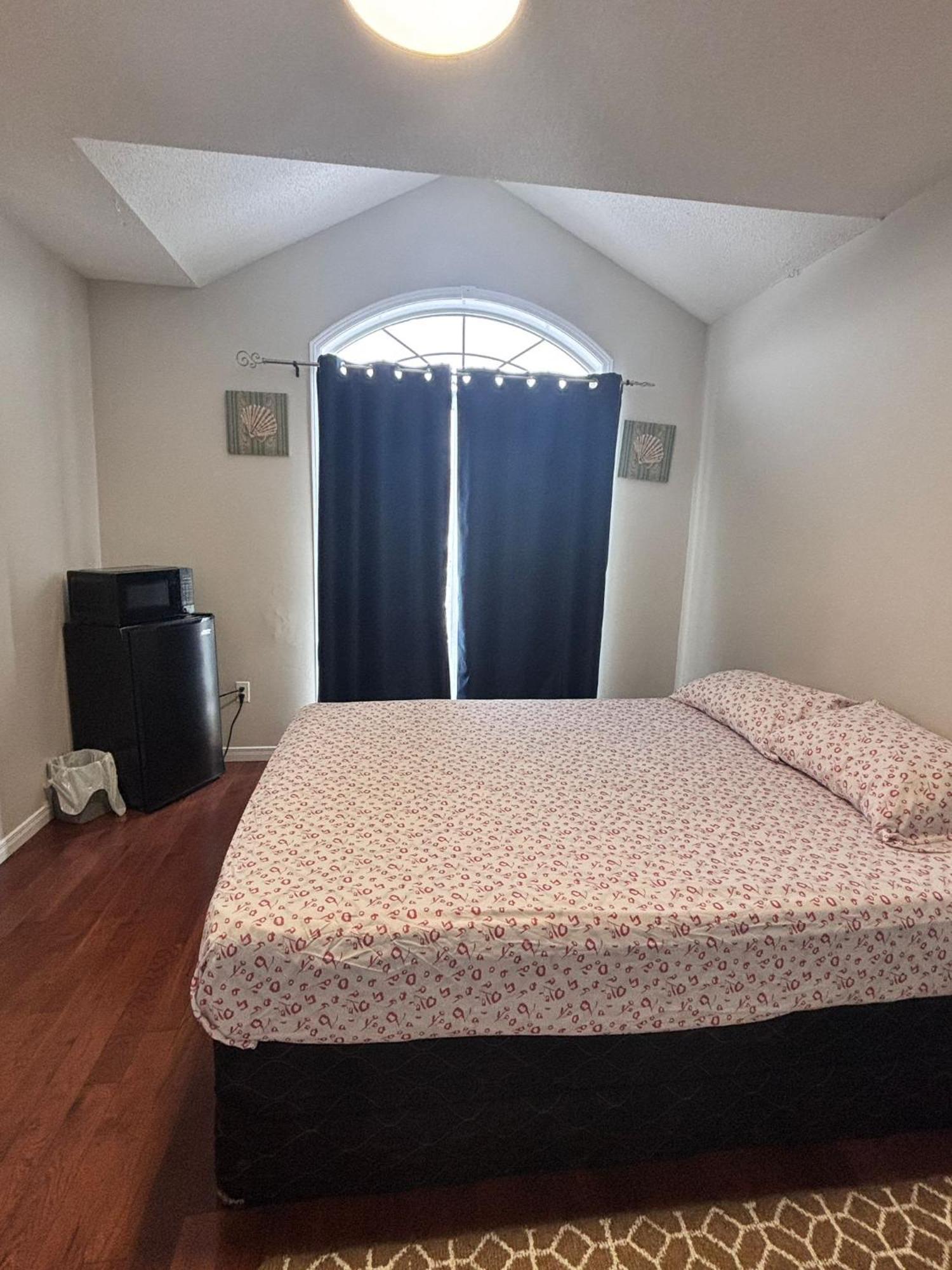 Bright Queen Room Close To Sheridan College And Airport Brampton Exterior foto
